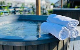 Old Tree Villa & Restaurant